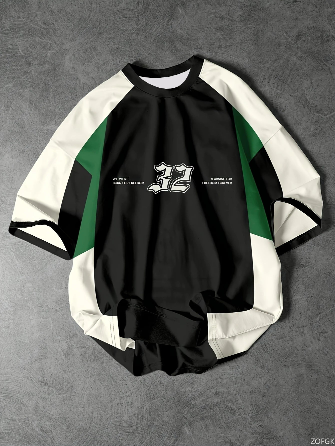 Short sleeve t-shirt with letter 32 print