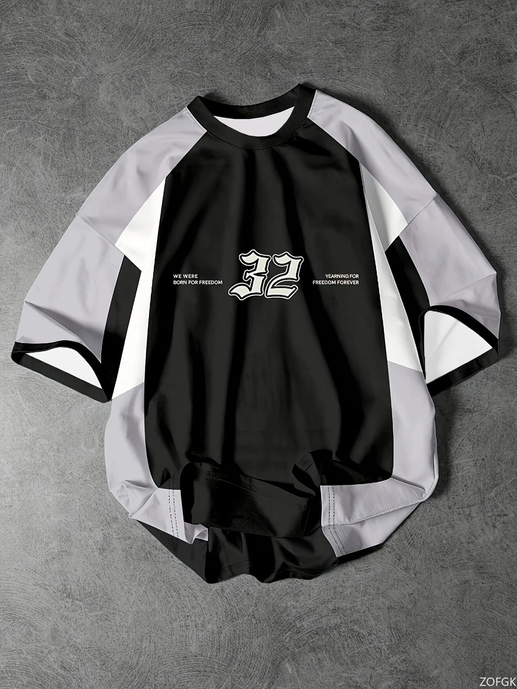 Short sleeve t-shirt with letter 32 print