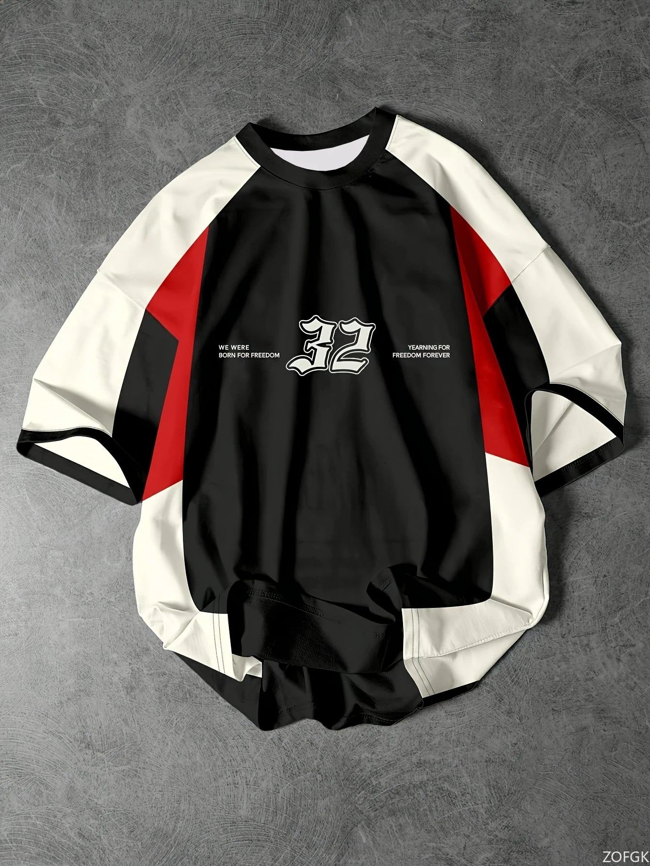 Short sleeve t-shirt with letter 32 print