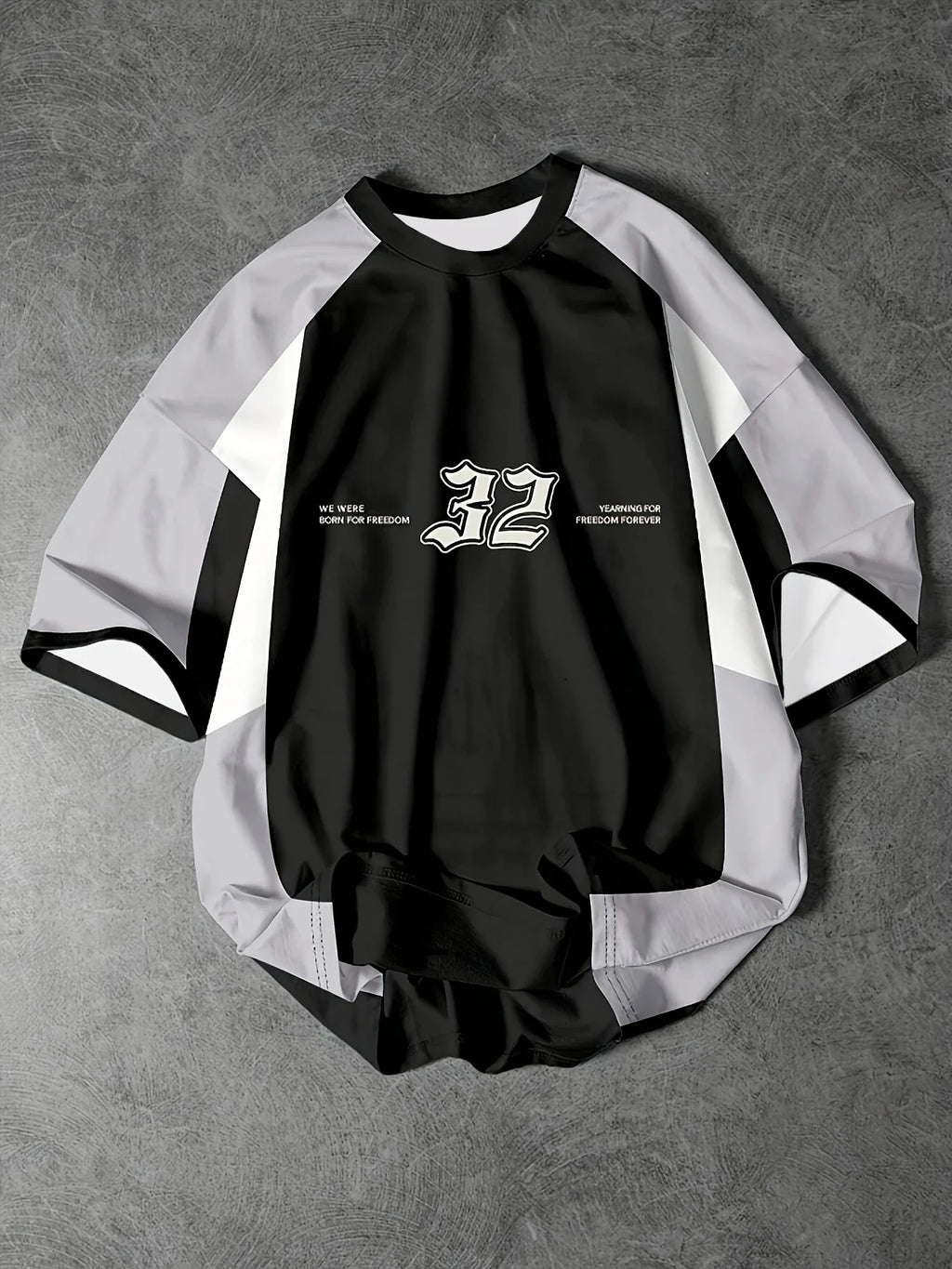 Short sleeve t-shirt with letter 32 print