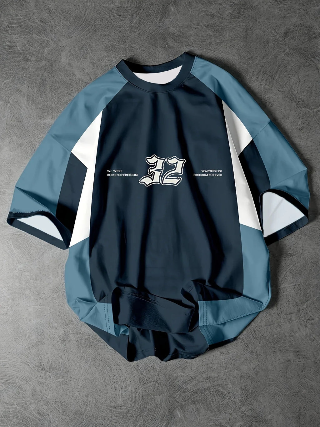 Short sleeve t-shirt with letter 32 print