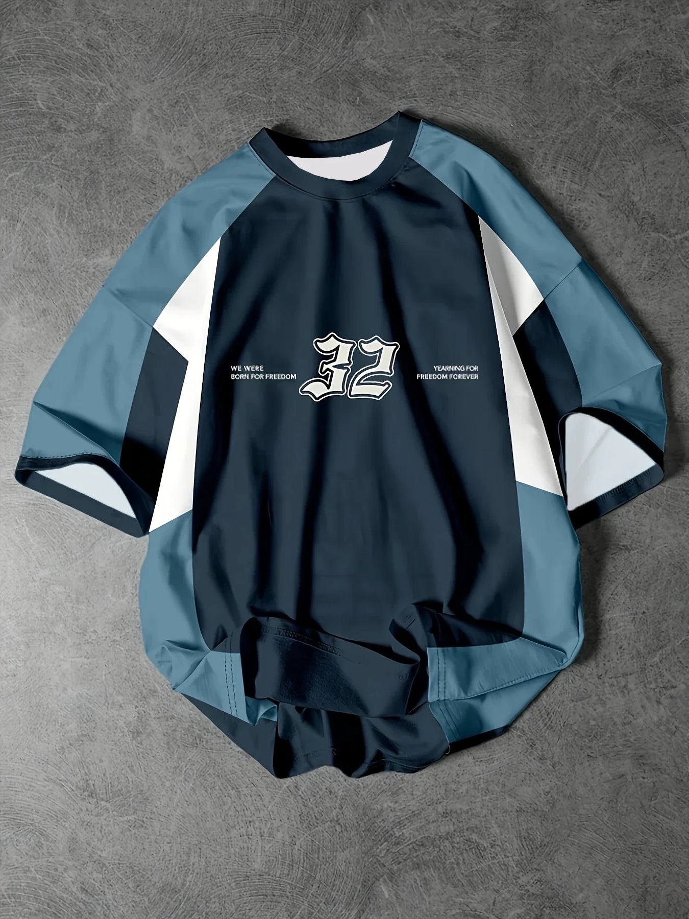 Short sleeve t-shirt with letter 32 print